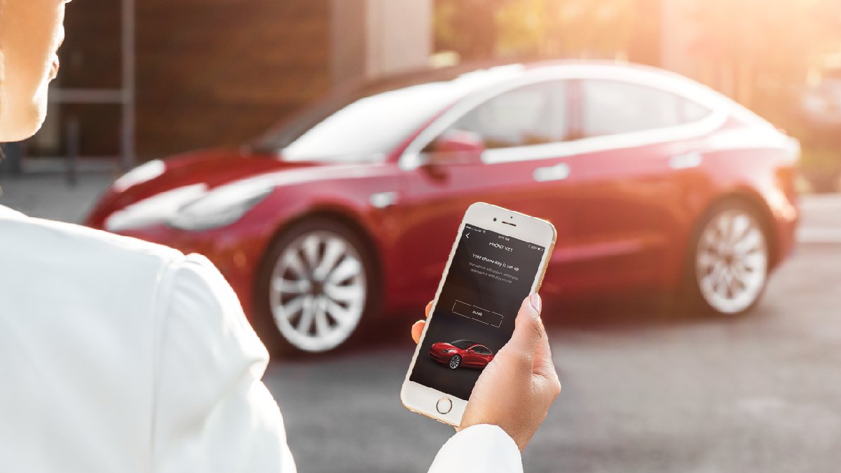 Tesla'dan kritik güncelleme: Telefon anahtarı sorunu çözüldü