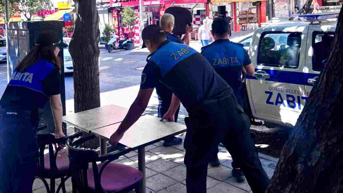 Çorlu zabıtası kararlı: Kaldırımlar yayalarındır