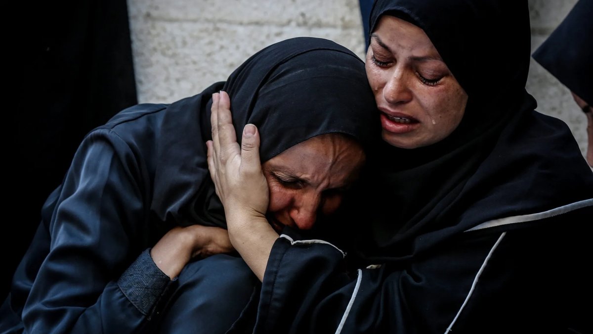 Gazze’de İsrail saldırısından yaralı kurtulan kadın: “Kabusta gibiyiz, sesimizi duyan yok”