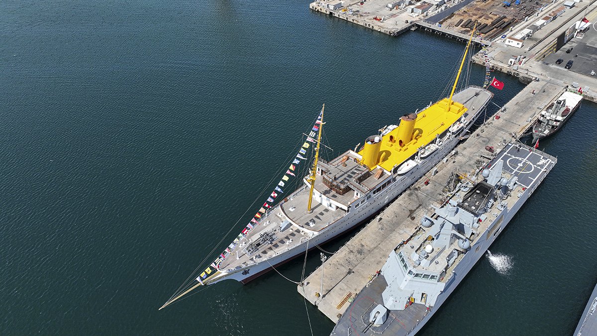 Atatürk'ün manevi mirası Savarona yatı İstanbul Boğazı'nı selamlayacak