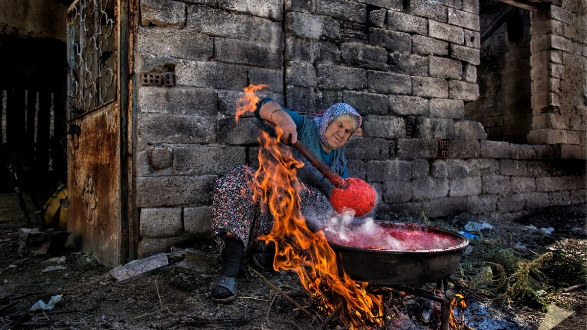 Kilosu 300 liradan satılıyor, yıllarca da saklasanız bozulmuyor! Türk mutfağının vazgeçilmezi, o olmadan yemek olmuyor