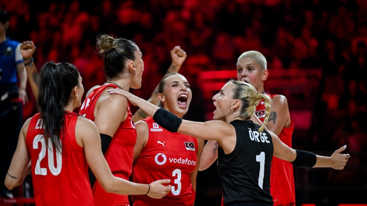 Filenin Sultanları Dünya Şampiyonası'na galibiyetle başladı: A Milli Kadın Voleybol Takım İspanya’yı 3-0 mağlup etti
