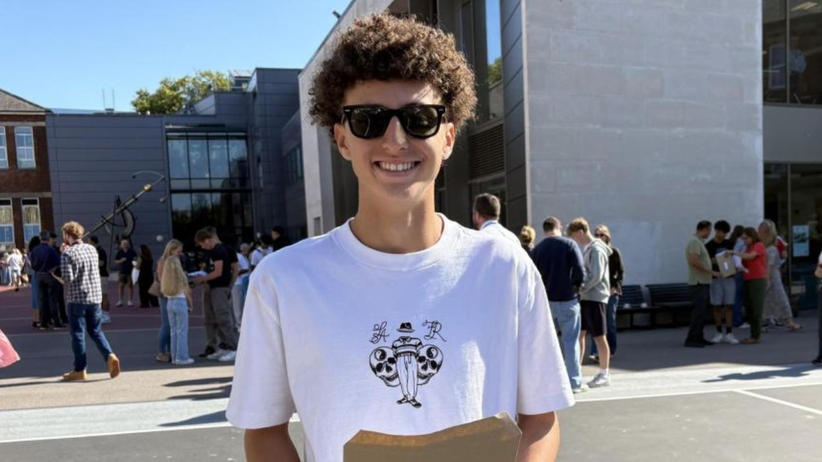 Birleşik Krallık'ta sınavlardan tam not alan Türk gencinin hedefi Oxford