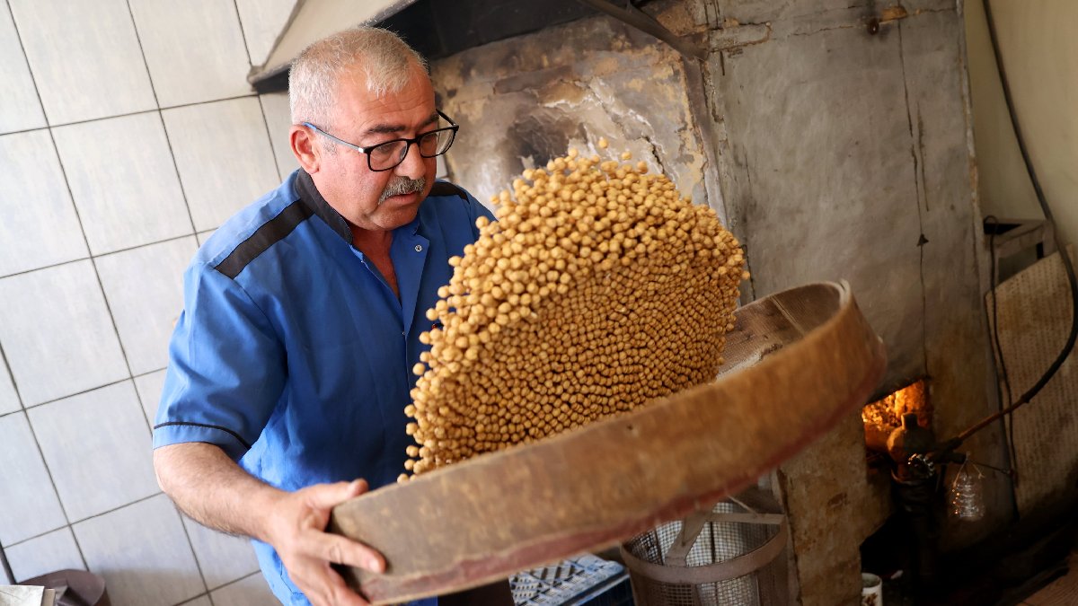 Konya’da yapan 2 kişiden biri! 730 yıllık lezzet 175 yıllık ocakta aynı şekilde yapılıyor! Günde 50 kilo yapıyor