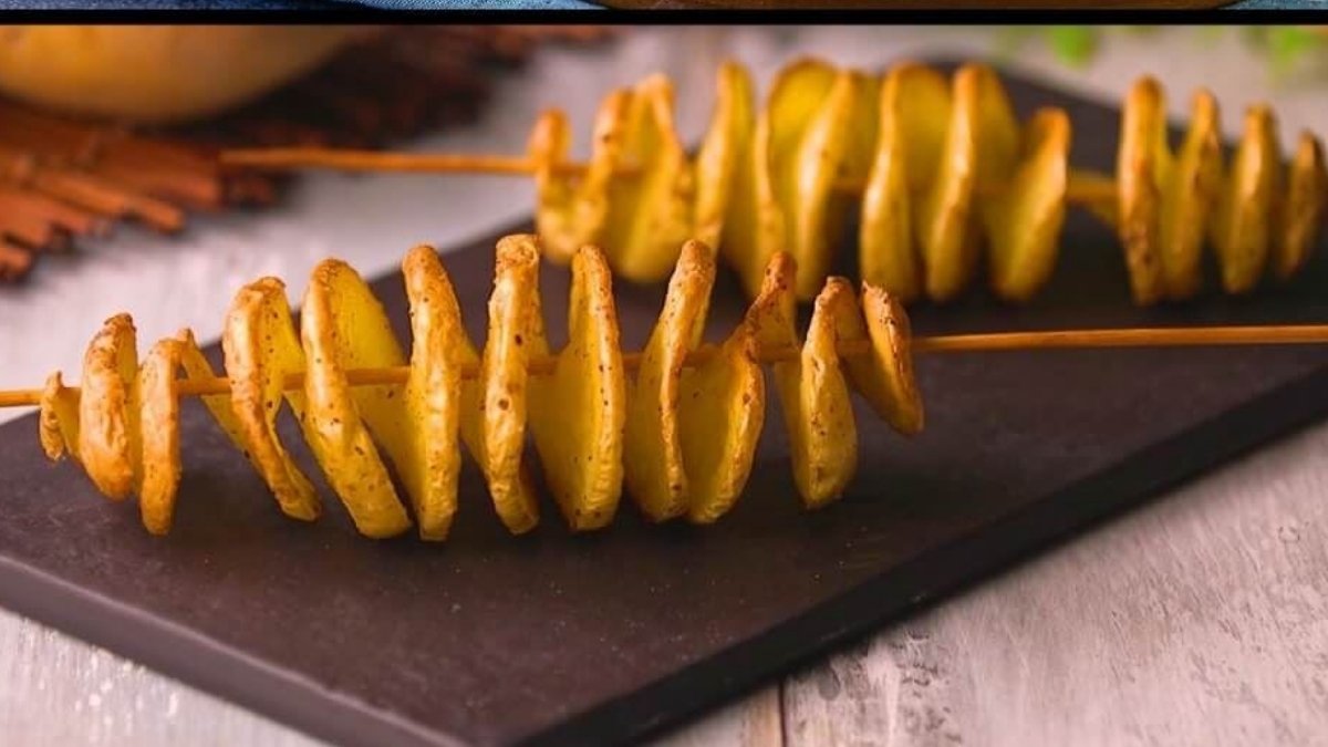 Fast Food zincirlerine meydan okuyan lezzet! Evde kolaylıkla yapabilirsiniz: İşte çubukta kızarmış patates tarifi