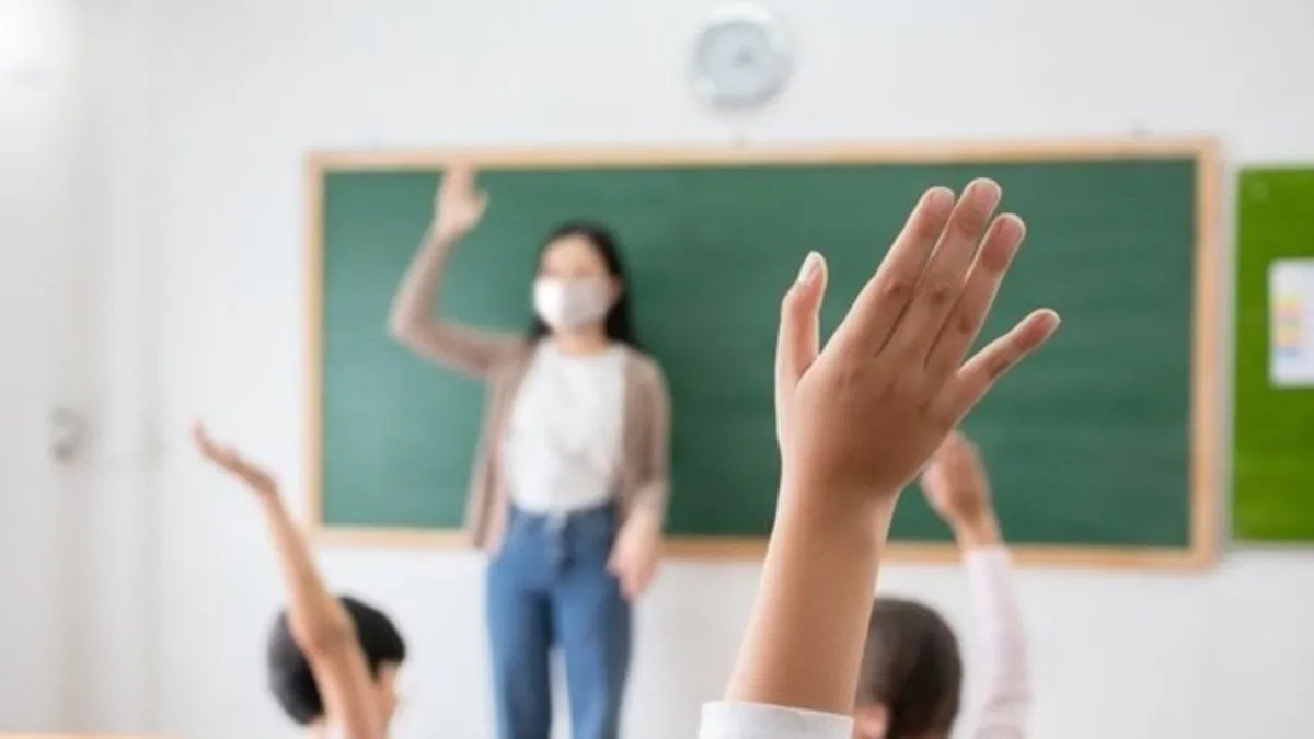 Raporlu öğretmen,16 yıl çalışmadan 1 milyon euro maaş aldı! Sistemin açığını yakaladı: Maaşı 16 yıl boyunca tıkır tıkır yattı