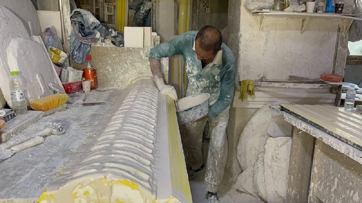 Ermenilerden öğrendi, çocuğuna aktardı! Alçıyı sanata dönüştürüyor, 37 yıldır elinde işliyor