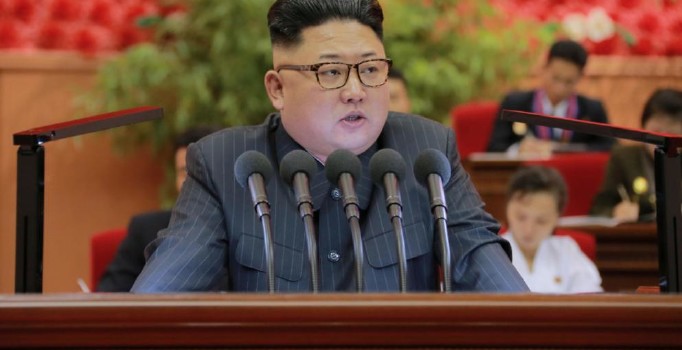 Kuzey Kore Lideri Kim Jong-Un toplantıda uyuyakalan iki milletvekilini idam ettirdi