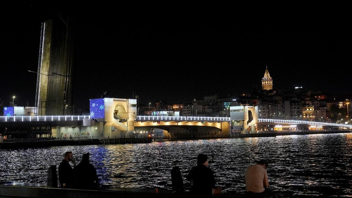 Galata Köprüsü trafiğe kapandı: Bakım onarımı yapılıyor
