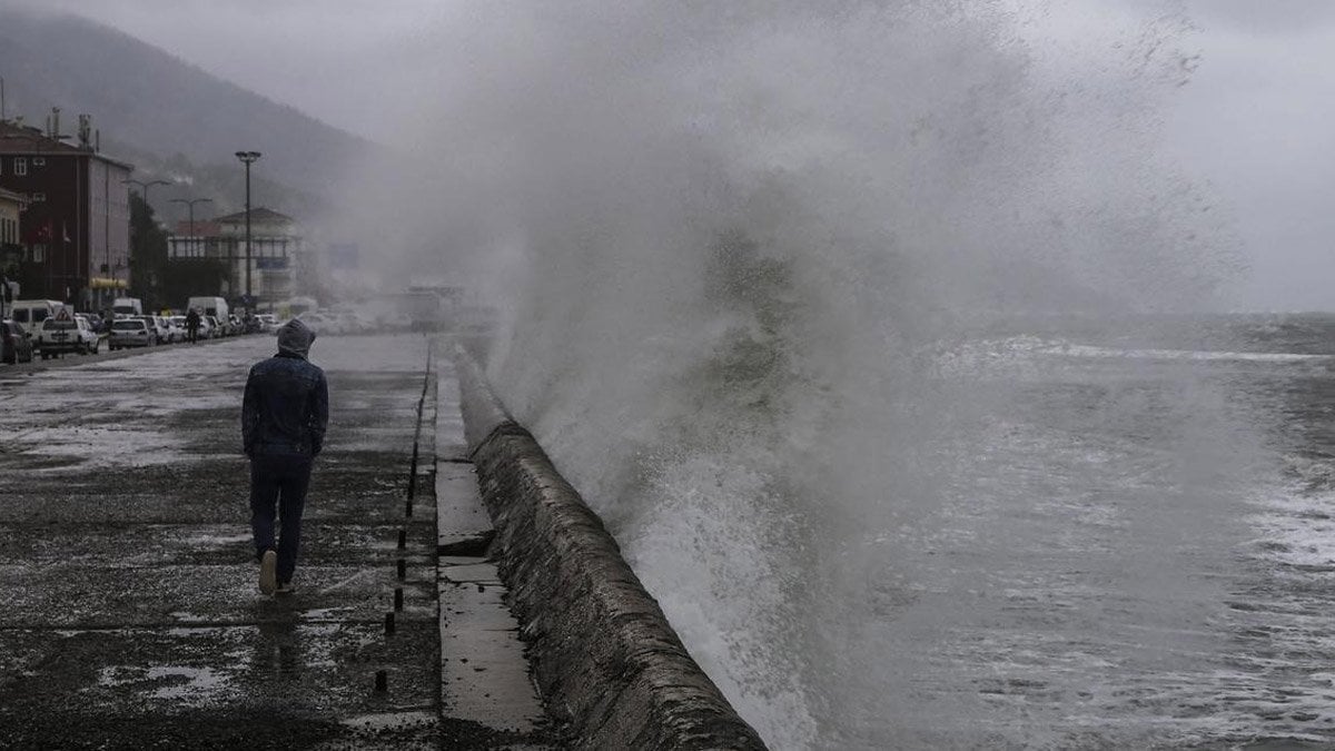 O 2 ilde denizden uzak durun! Meteoroloji'den fırtına uyarısı: Rüzgarın hızı saatte 75 kilometreye ulaşacak