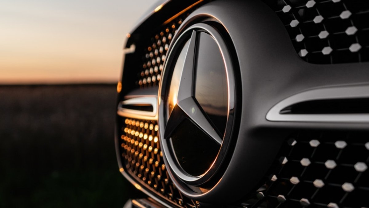 Mercedes-Benz’den köklü değişim! Efsane elektrikli seri üretimden kalkıyor
