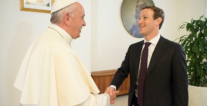 Facebook kurucusu Mark Zuckerberg Papa'ya İHA hediye etti