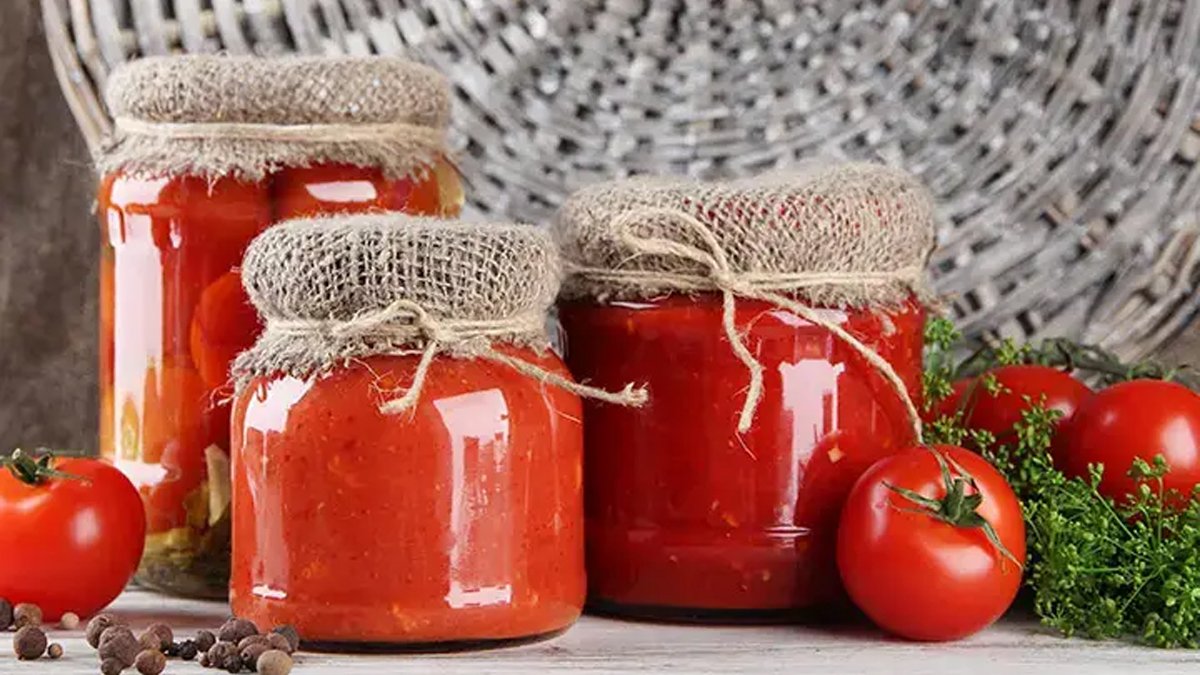 Lezzeti mevsiminde saklayın: Adım adım domates konservesi yapımı