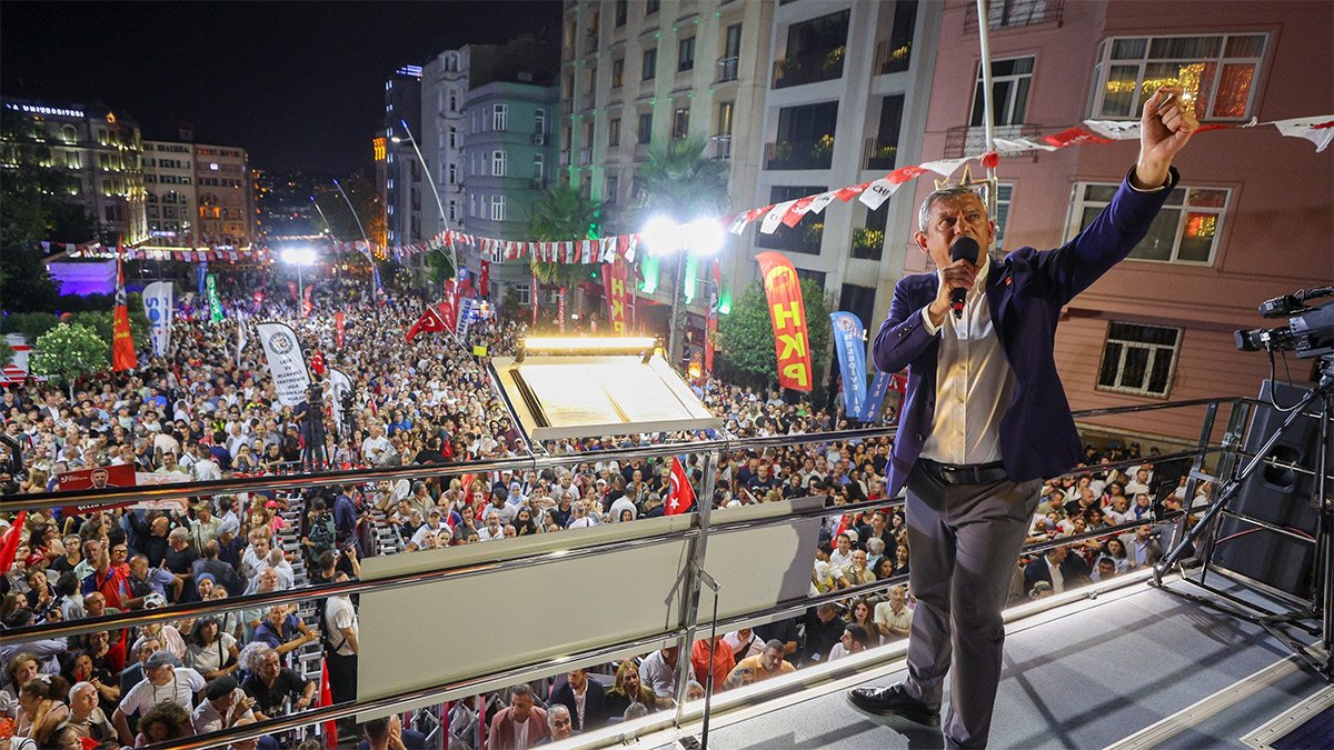 Özel'den Akın Gürlek'e çağrı: Hukuk insanıyım diyorsan AK Partili belediyelere git