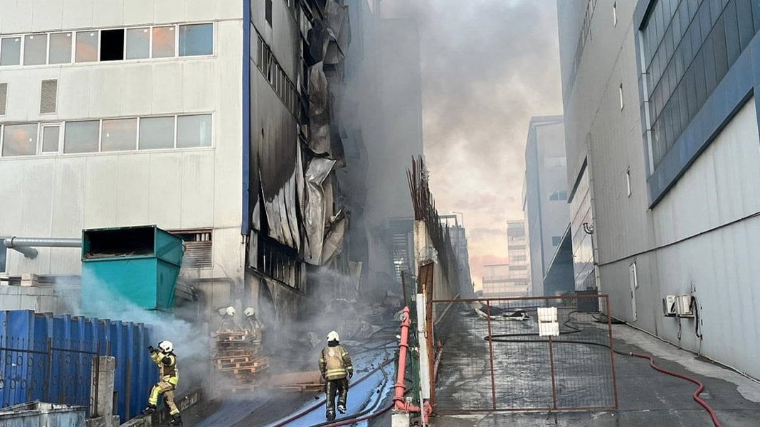 İstanbul'da fabrika yangını: Müdahale devam ediyor