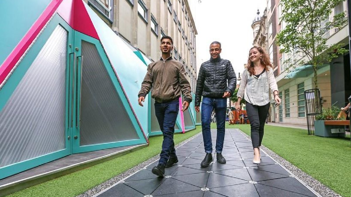 Yürüdükçe elektrik üretiyorlar, masrafı en aza indiriyorlar! Sadece o ülkelerde var! Gelecek bu şehirlerde şekillenecek