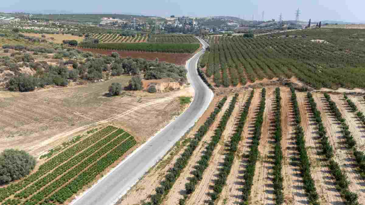 Mersin Büyükşehirle özdeşleşen kaliteli yol çalışmalarına bir yenisi daha eklendi