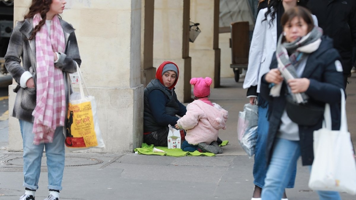 Fransa'da evsiz çocuk sayısı iki bini aştı