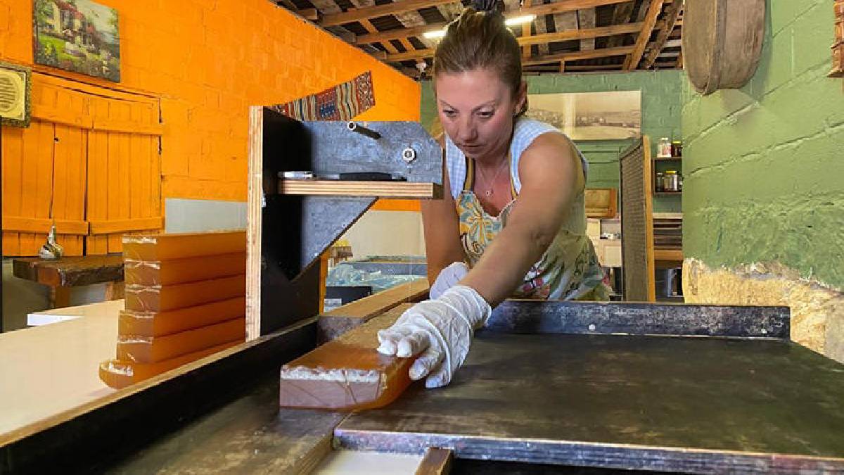 Ata yadigarı fabrikayı imalathaneye dönüştürdü, doğal üretim başladı! 50 çeşit onun elinden çıkıyor: Doğallığı yetiyor