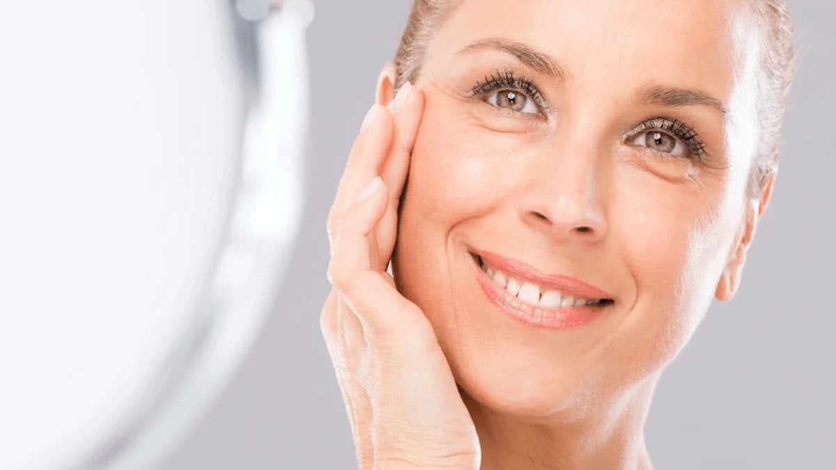 Yüzdeki kırışıklıkların en büyük düşmanı o vitamin çıktı: Dermatologların "gençlik iksiri" dediği yöntem!
