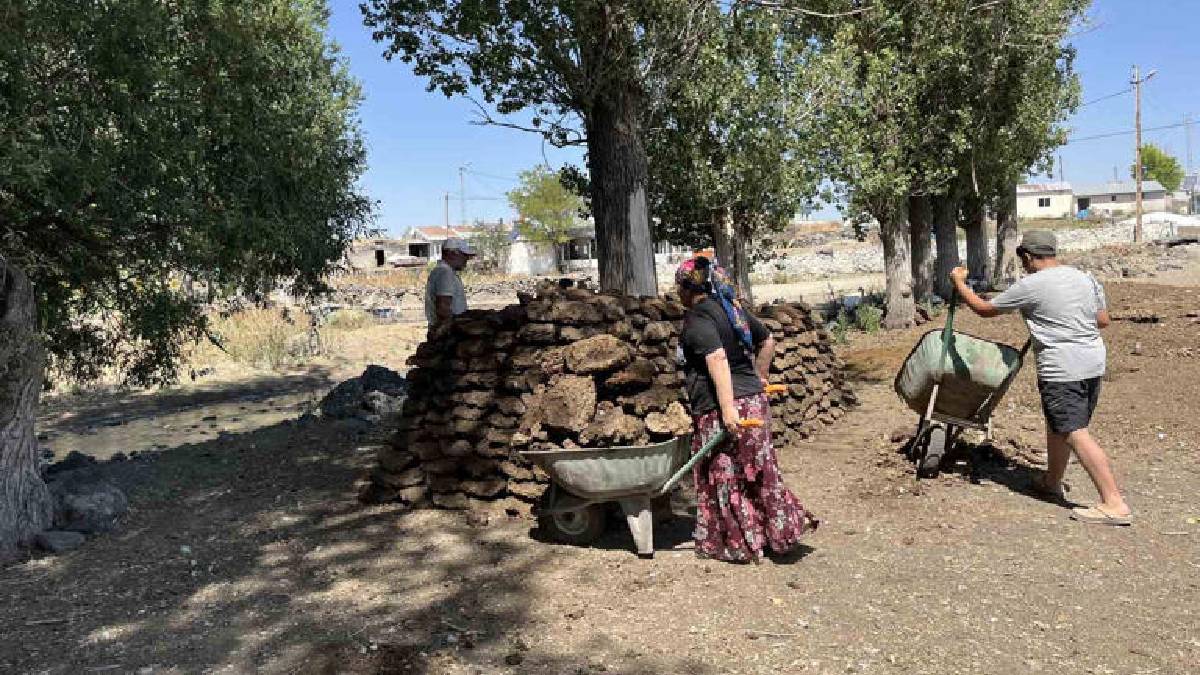 Kış çetin geçiyor, hazırlık şimdiden başlıyor! Yüzyıllardır süren gelenek: Tüm ailenin elinden geçiyor