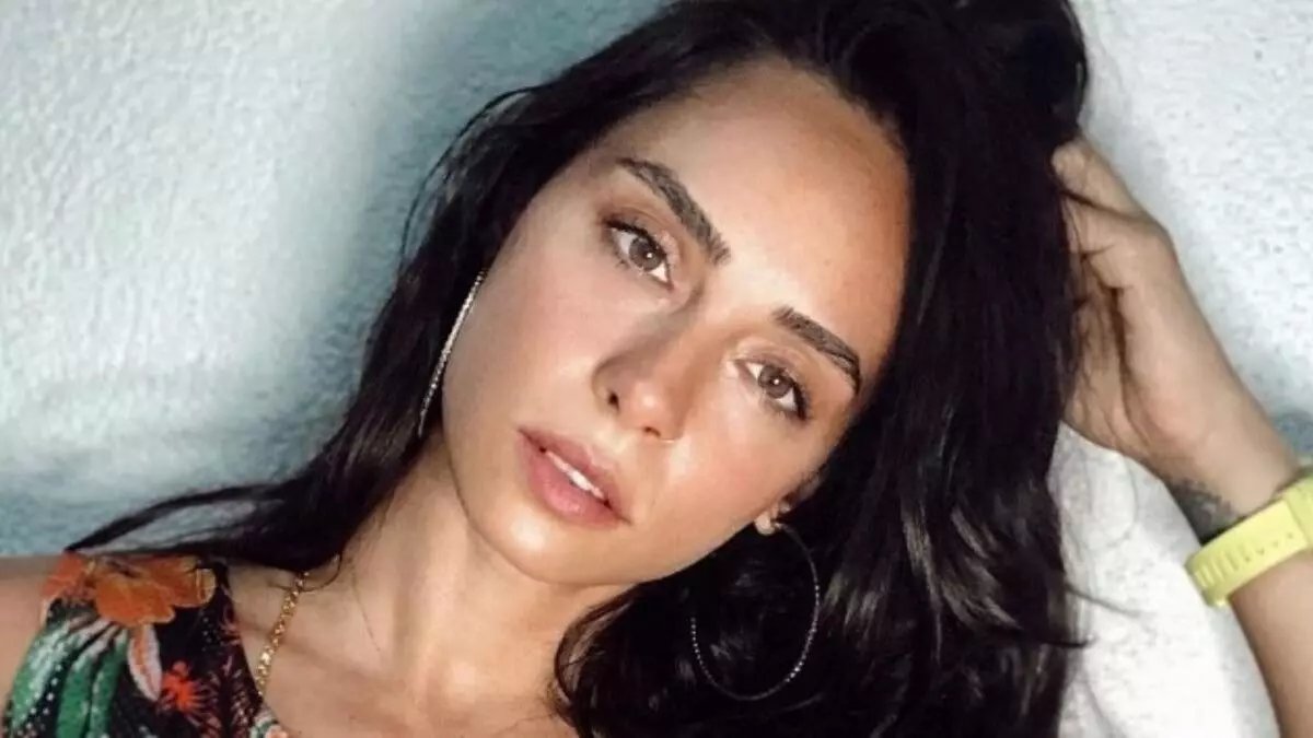 Yasemin Yürük hint kınasıyla yüzüne çil yaptı! Eğlenceli anları ise herkesi güldürdü