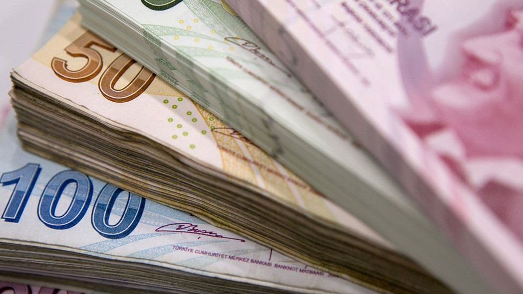Mevduatta ikili seyir: TL'nin payı 9 yılın zirvesinde, döviz hesapları artışta