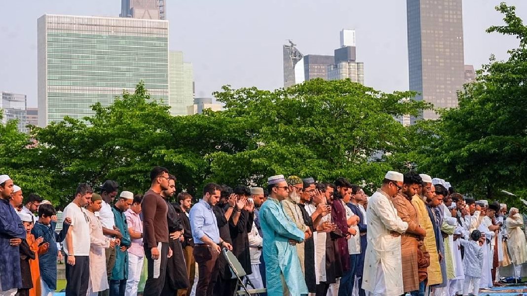 Kanada'da kamusal alanda namaz yasaklanıyor