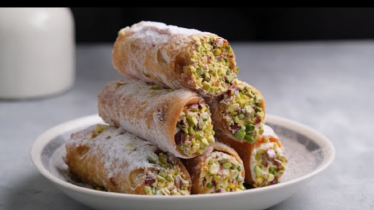 İtalya’dan geldi Türkiye’de çok sevildi! Dışı çıtır çıtır içi bol lezzetli! İşte nefis Cannoli tarifi…
