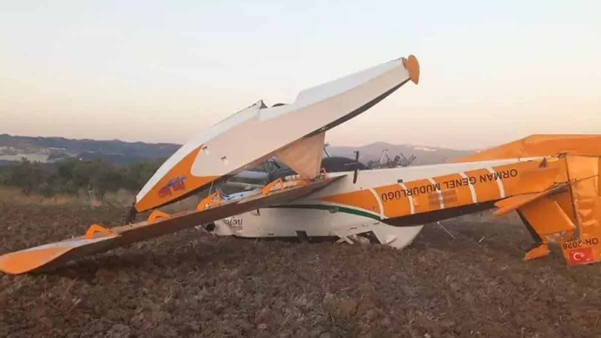 Muğla'da yangın söndürme uçağı tarlaya düştü