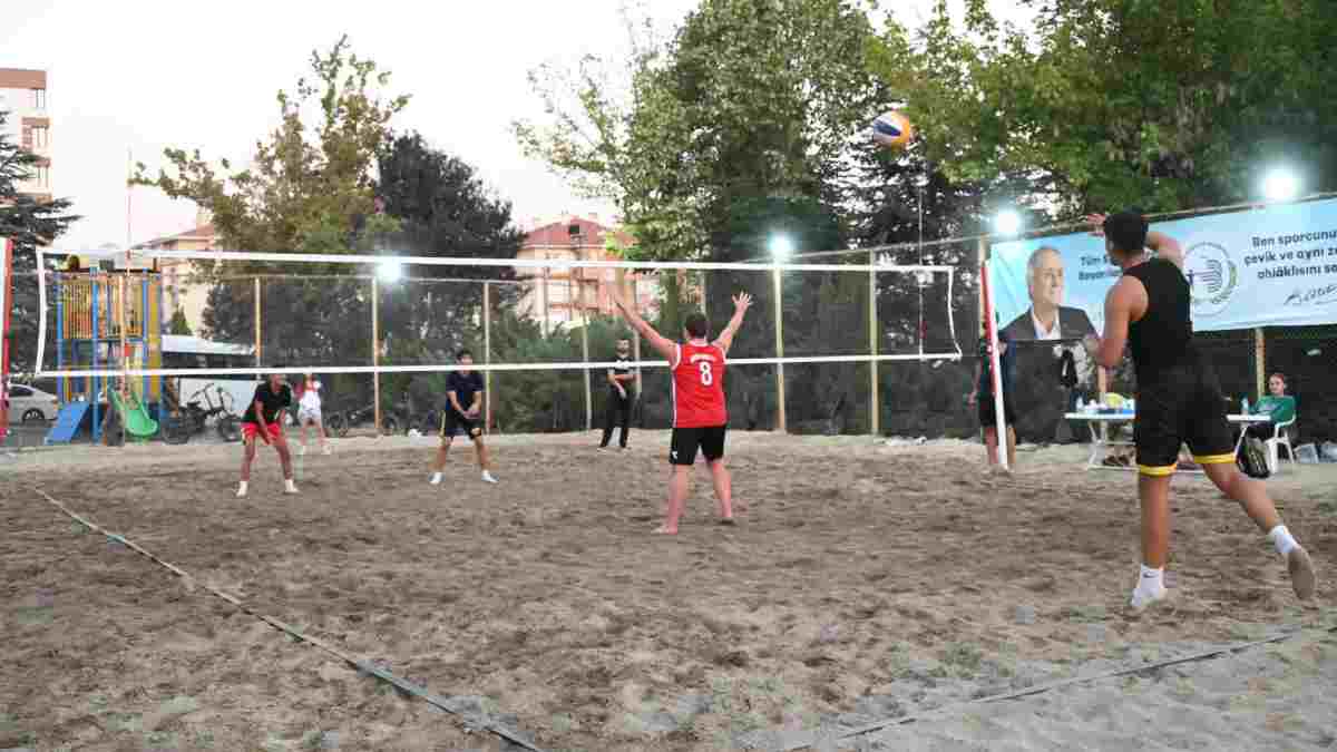 Sokak Basketbolu ve Plaj Voleybolu Turnuvası heyecanlı maçlara sahne oldu