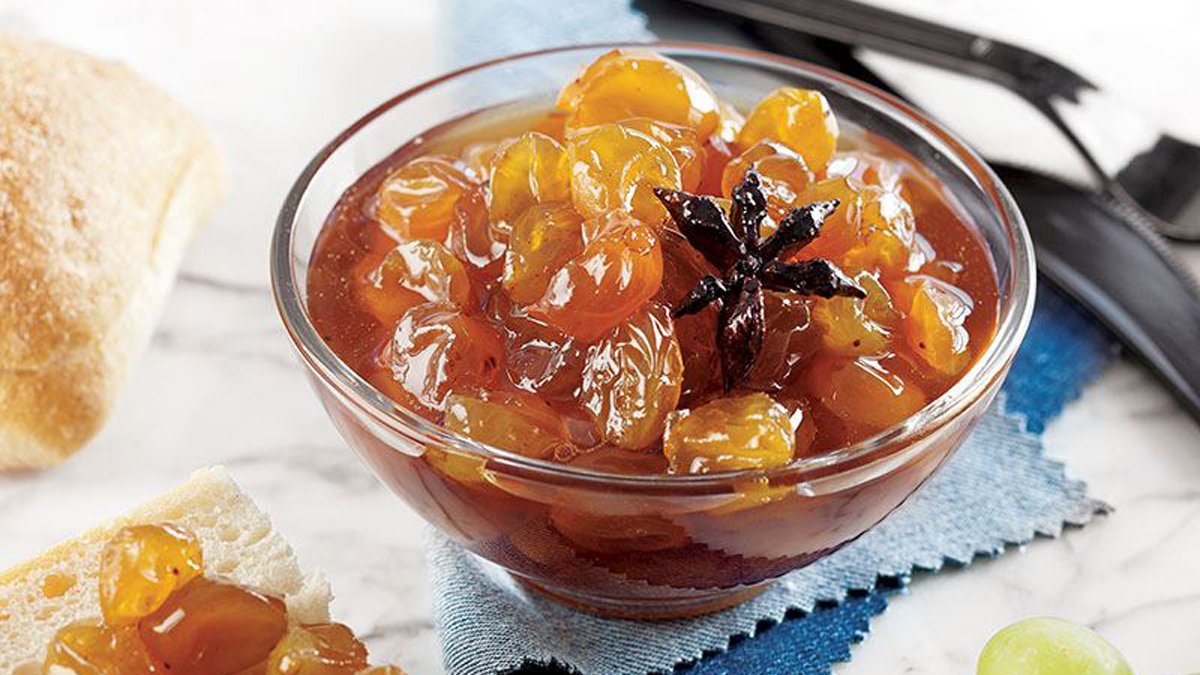 Bir kaşıkta yaz tadını getiren lezzet: Şekerlenmeyen ve parlak görünümlü üzüm reçelinin püf noktaları