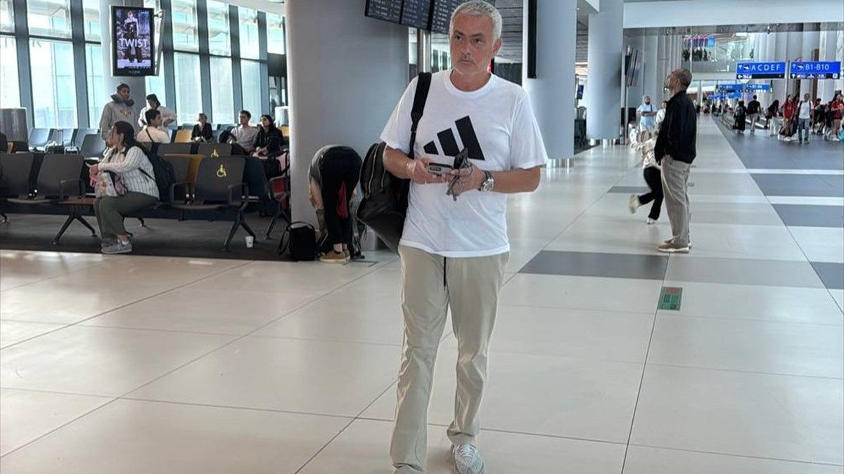Binlerce kişi karşıladı, yalnız veda etti: Jose Mourinho Türkiye'den ayrıldı
