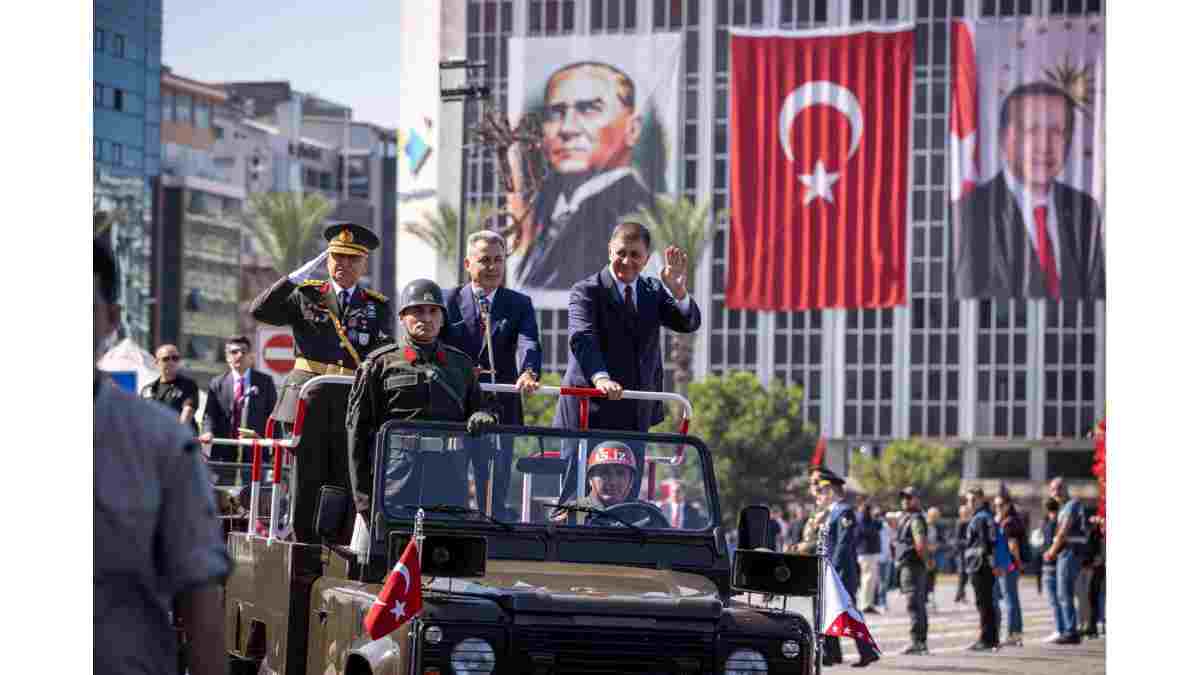 İzmirliler 30 Ağustos Zaferi’nin 103’üncü yıl dönümünü coşkuyla kutladı