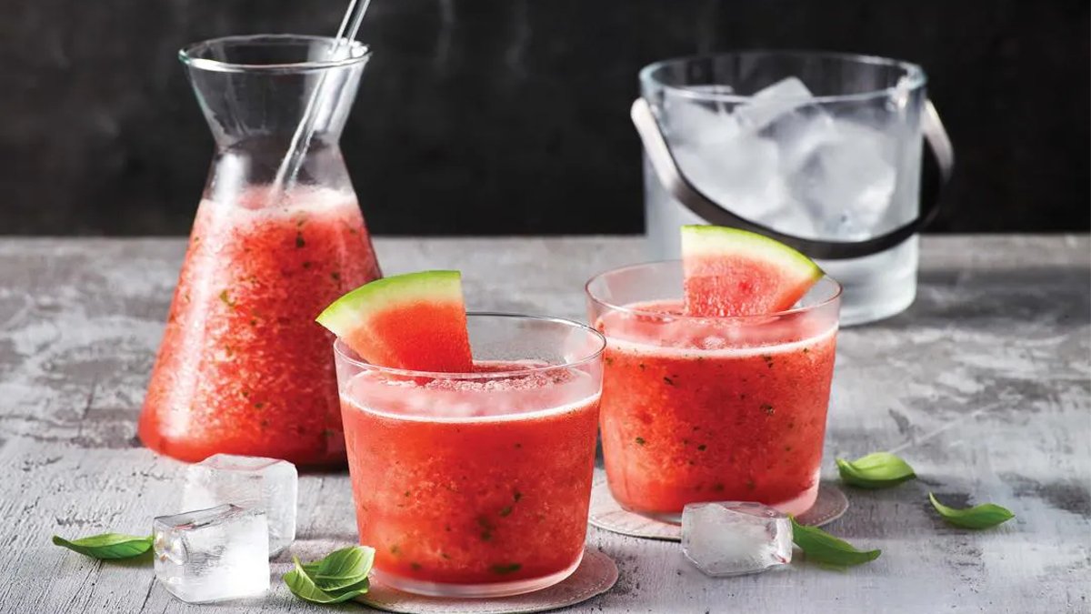 Kötü çıkan karpuzu çöpe atmayın: Serinleten smoothieye dönüştürün