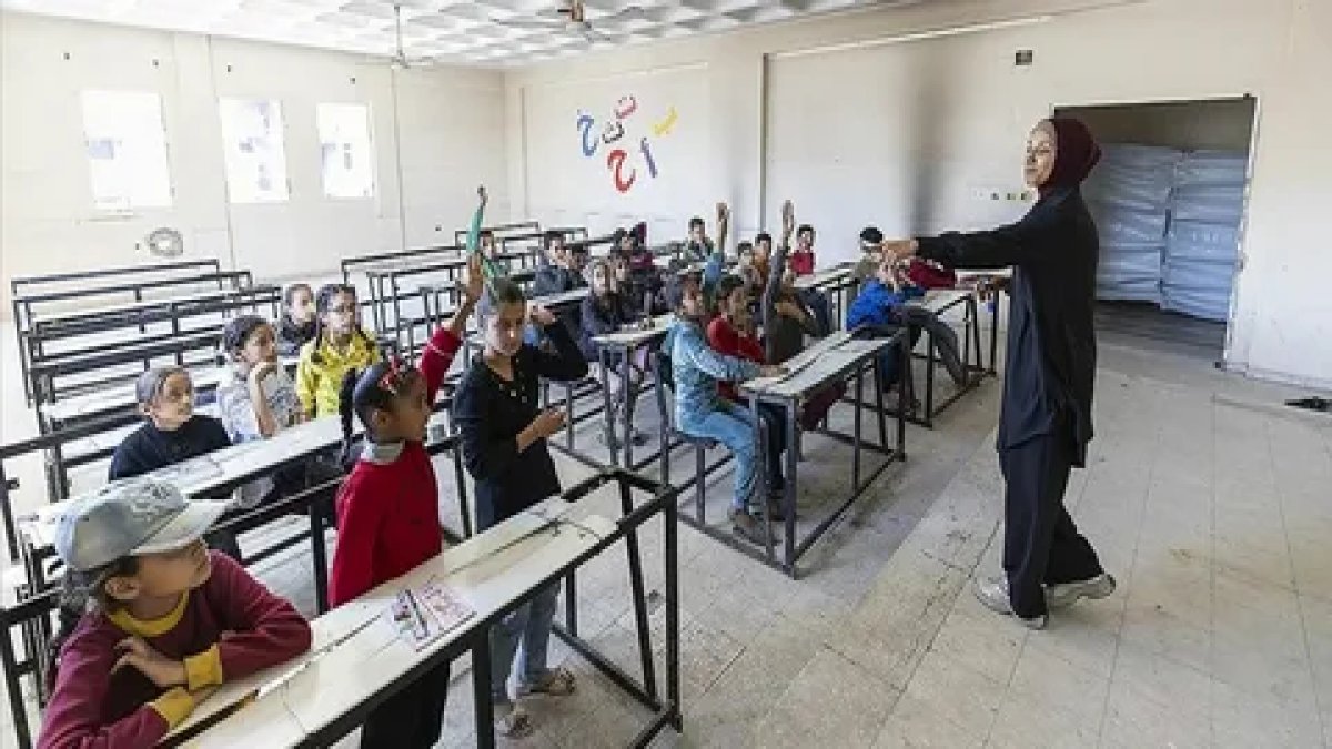 UNRWA: Gazze’de 660 bin çocuk üç yıldır okula gidemiyor