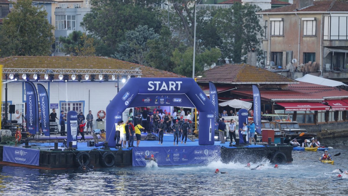 Dünya spor tarihinde bir ilk gerçekleşti: Dünyanın ilk Oral-B Asya ve Avrupa triatlon şampiyonası İstanbul’da yapıldı