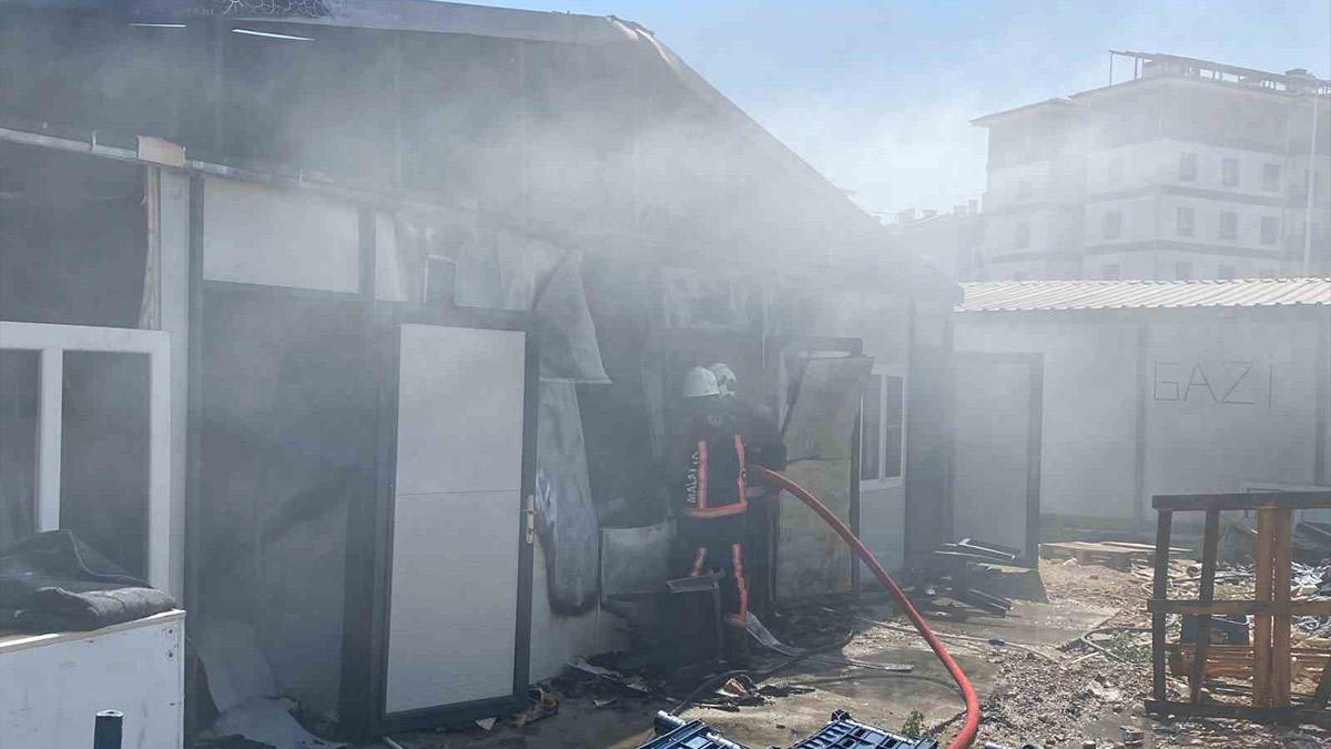 Malatya’da şantiyede korkutan yangın