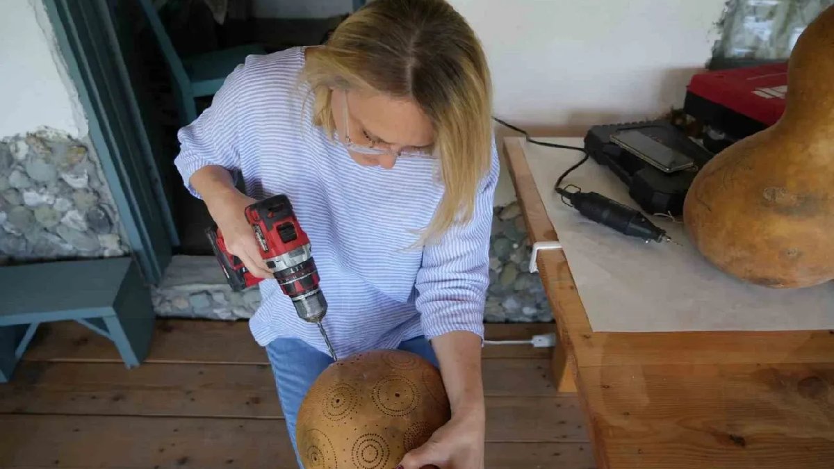 Eski ahırdan yeni atölye yaptı, Bodrum’da gördüğü işi hobiye dönüştürdü! Stresini atıyor, şehir kaosunu unutuyor