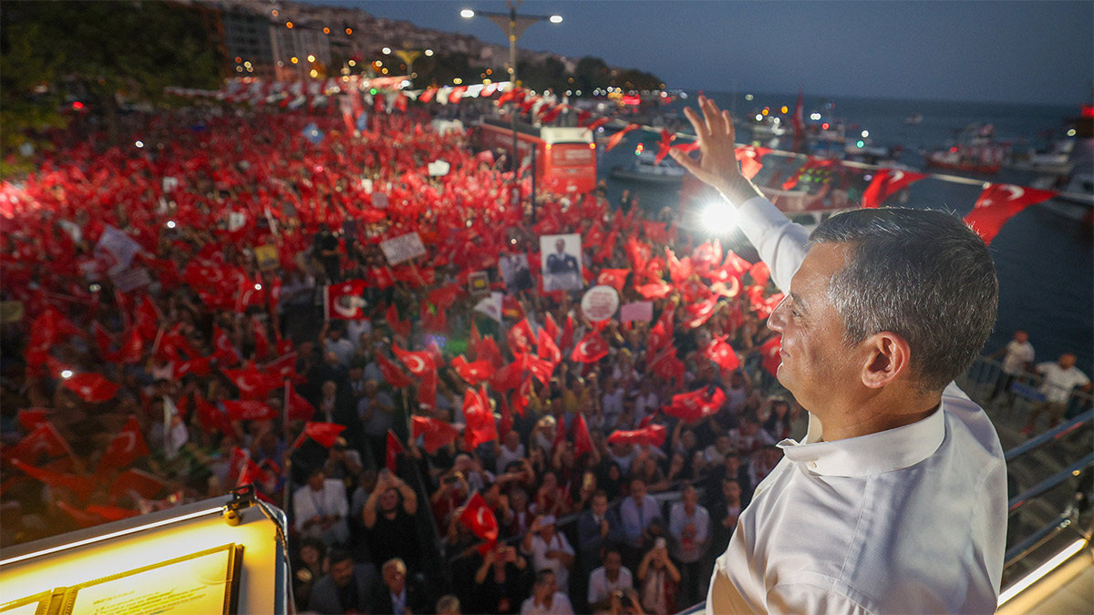 Özel'den iktidara eleştiri: Dünyanın en pahalı internetini de etini de Erdoğan satıyor