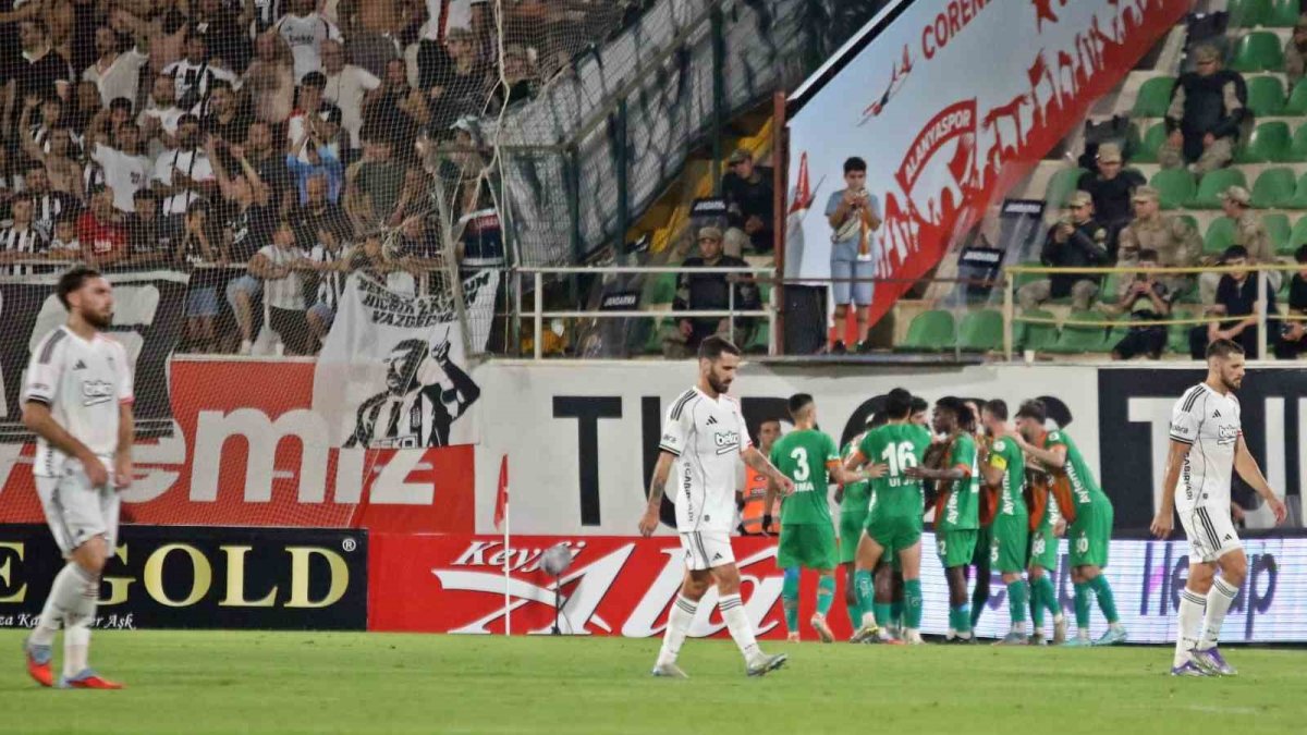 Beşiktaş, Alanya'ya takıldı: Siyah-beyazlılar, Sergen Yalçın öderliğinde çıktığı ilk maçta Alanyaspor'a yenildi
