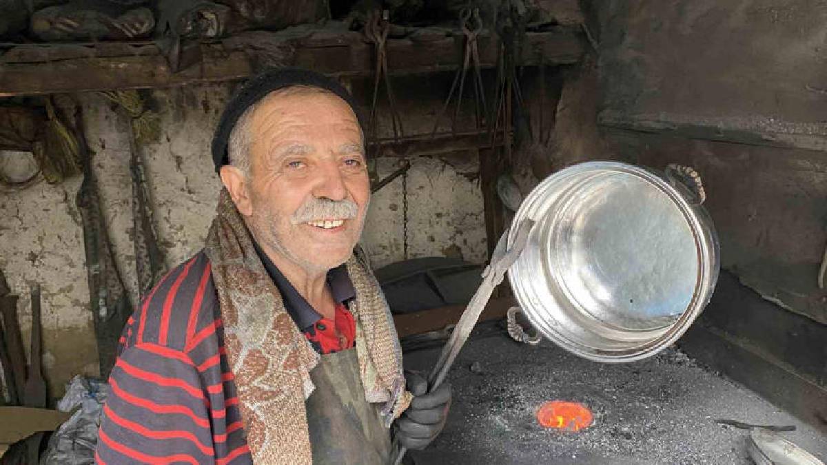 10 yaşında başladı, 72 yaşında devam ediyor! Çırak bulamasa da mesleğini bırakmıyor: ‘Bu son meslek’