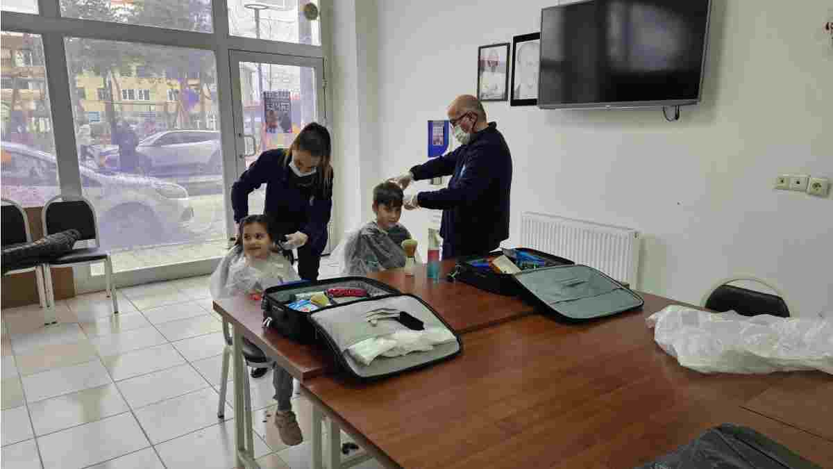 Öğrencilerin yüzünü güldüren hizmet: Büyükşehirden ücretsiz saç kesimi