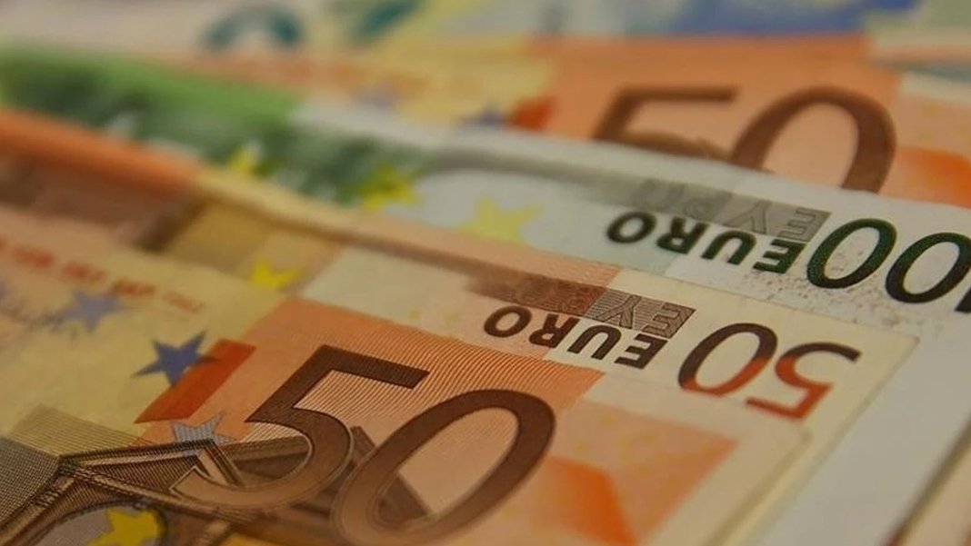Piyasalar haftaya zirveyle başladı: Euroda tarihi rekor