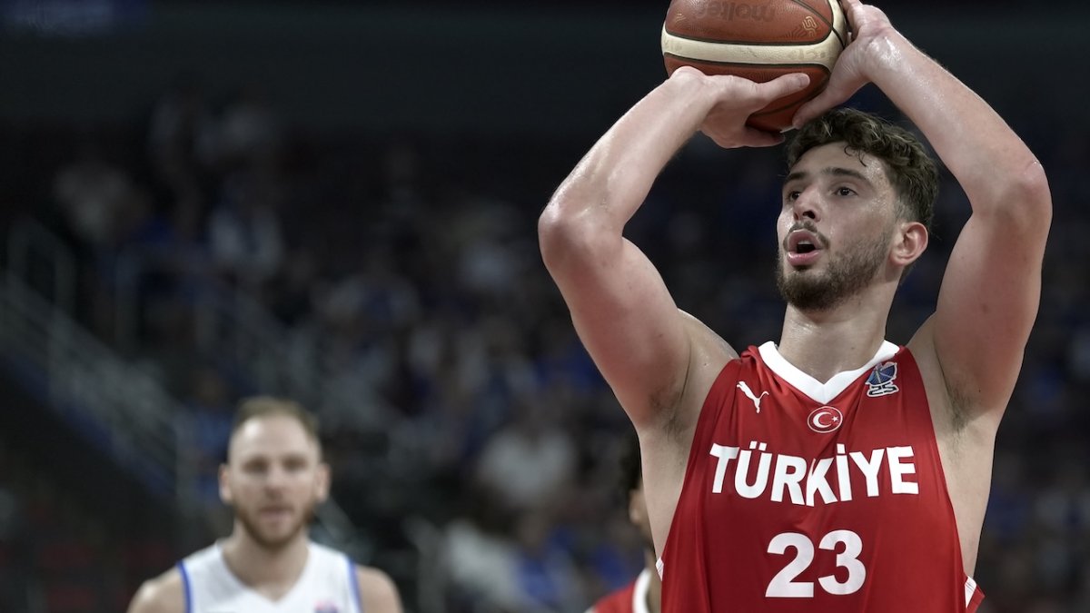 12 Dev Adam galibiyet serisini sürdürdü: A Milli Erkek Basketbol Takımı, Estonya'yı 20 sayı farkla geçerek 4'te 4 yaptı