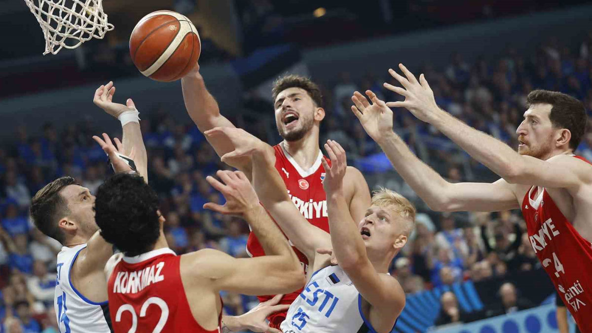 A Milli Erkek Basketbol Takımı, Avrupa Şampiyonası'nda 4'te 4 yaptı