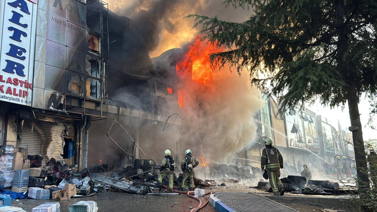 İSTOÇ'ta iş yerinde yangın: 17 iş yeri zarar gördü