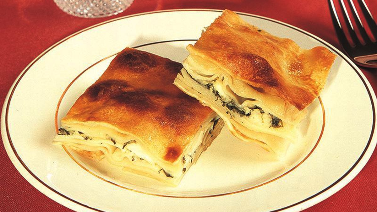 Yufka açmaya son! Orijinal tadı aratmayan, 10 dakikada hazırlanan yalancı su böreği tarifi