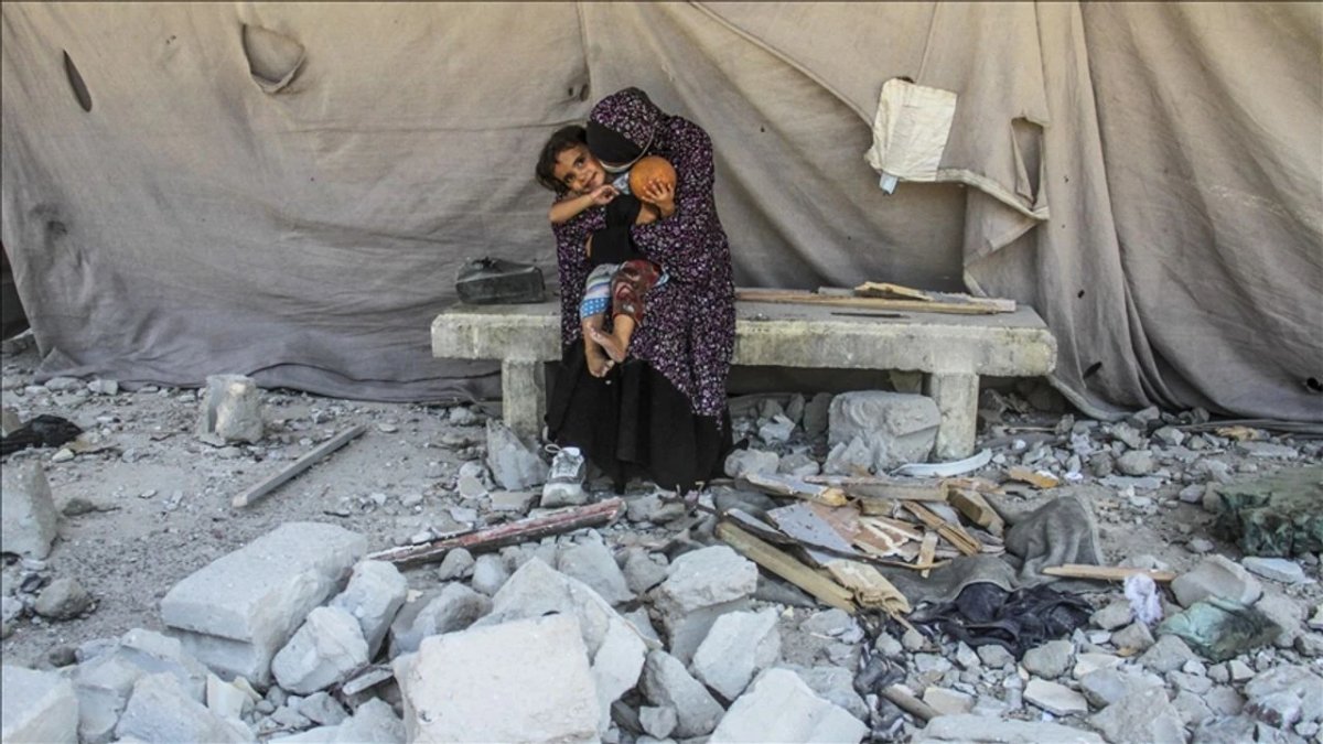 Gazze’de sağlık sistemi çöktü: Çadırda tedavi