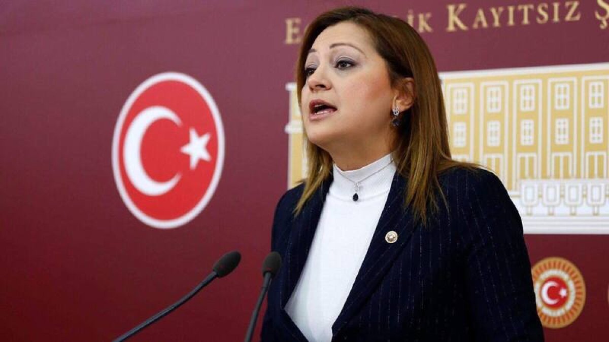 CHP'li Burcu Köksal 'böcek' davasından beraat etti: 'Suç uydurma'dan yargılanıyordu